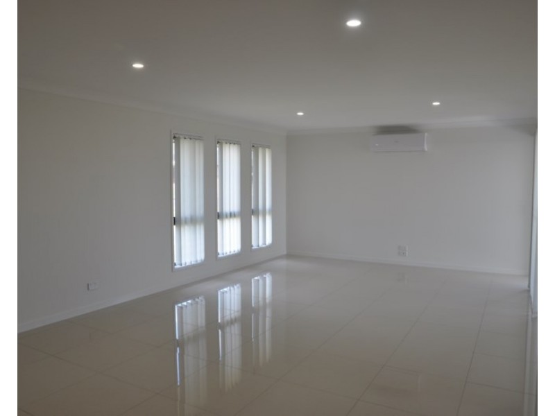 1/31 Weebah Place, Cambooya QLD 4358