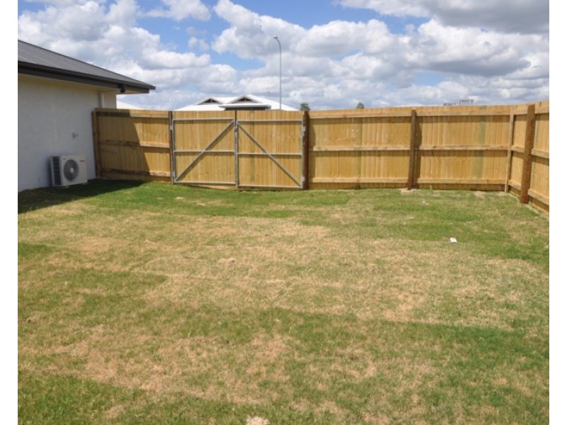 1/31 Weebah Place, Cambooya QLD 4358