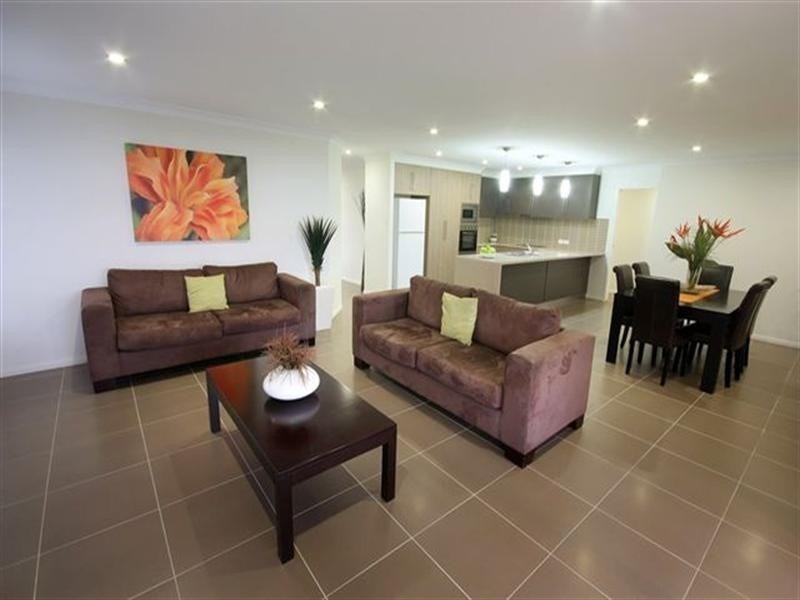 7 Saba Court, Middle Ridge QLD 4350