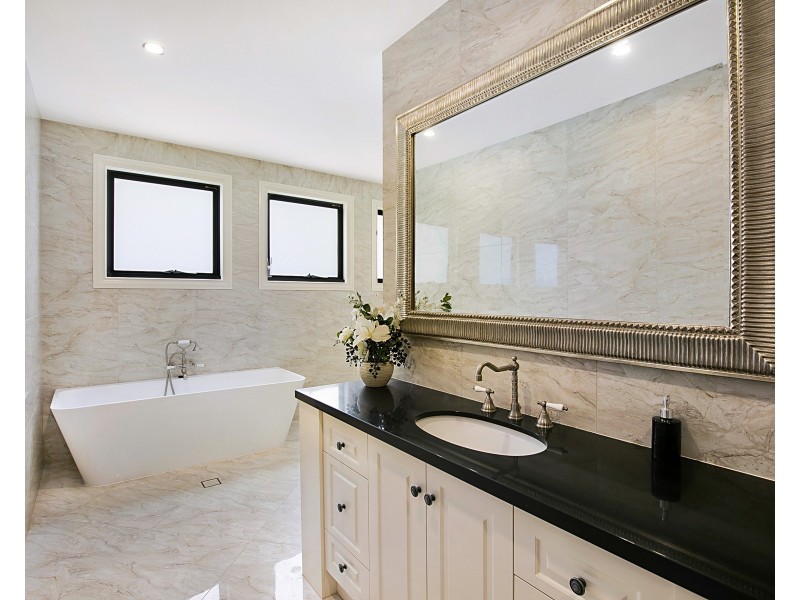 10 Caithness Court, Middle Ridge QLD 4350