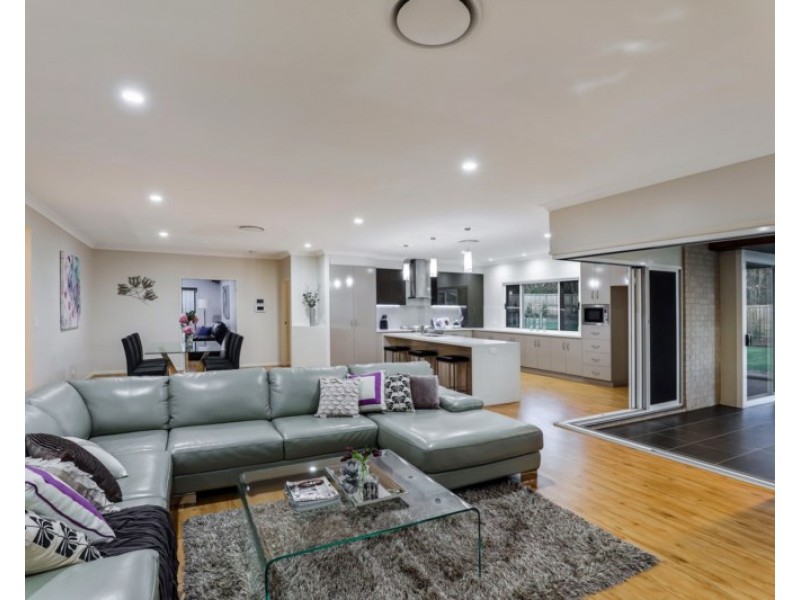 38 Carinya Drive, Hodgson Vale QLD 4352