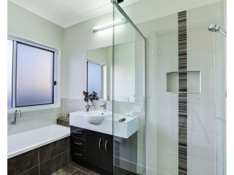 38 Carinya Drive, Hodgson Vale QLD 4352