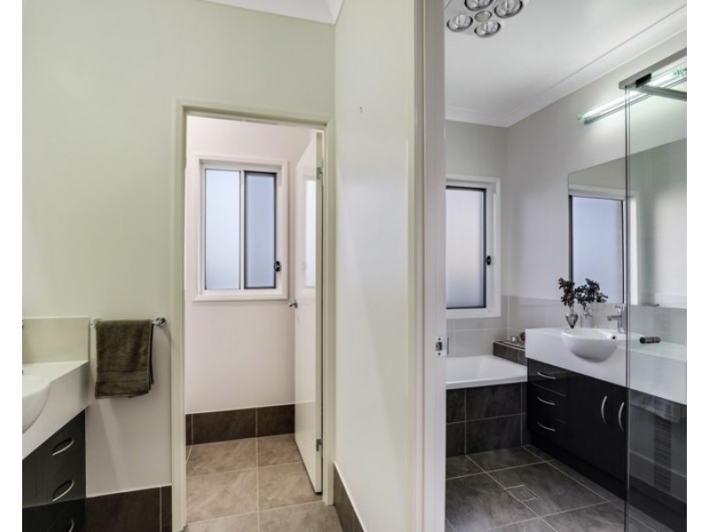 38 Carinya Drive, Hodgson Vale QLD 4352