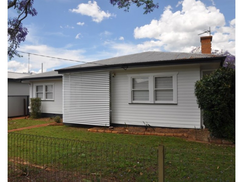 22 Hennessy Street, Harristown QLD 4350