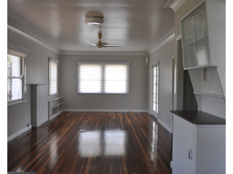 22 Hennessy Street, Harristown QLD 4350