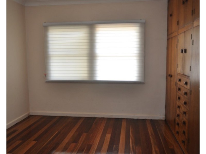 22 Hennessy Street, Harristown QLD 4350