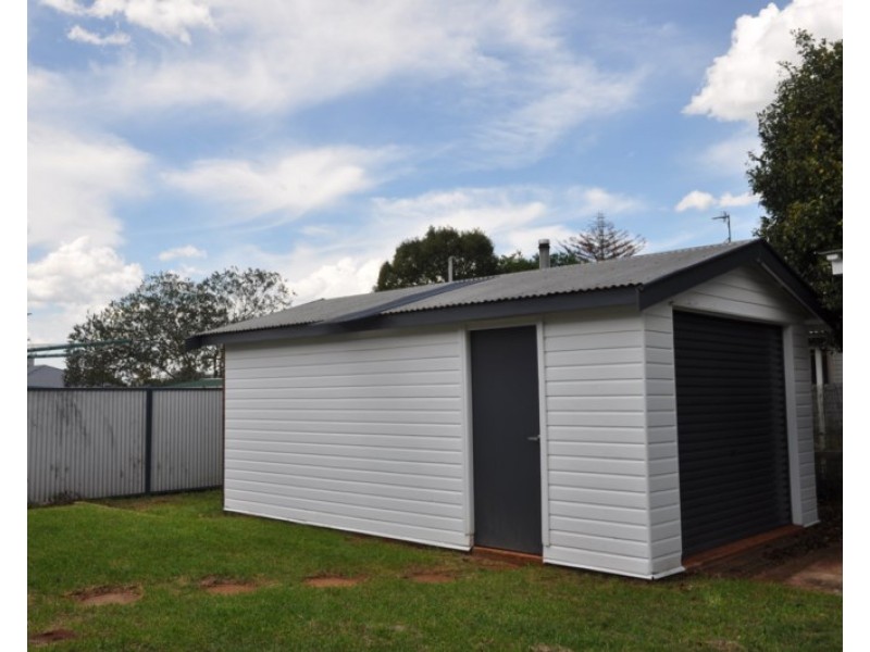 22 Hennessy Street, Harristown QLD 4350