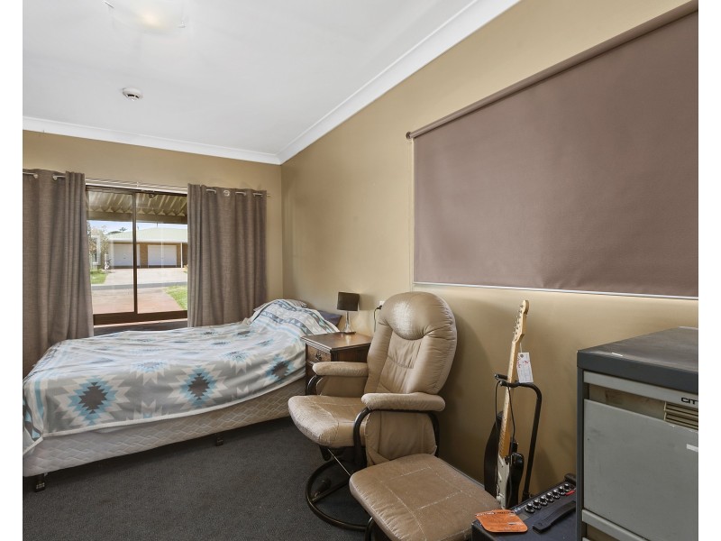 25 Arabian Street, Harristown QLD 4350