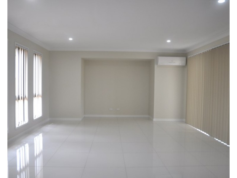 30 Mia Street, Wyreema QLD 4352