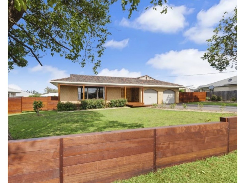 318 Ramsay Street, Middle Ridge QLD 4350
