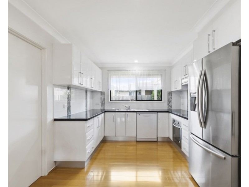 318 Ramsay Street, Middle Ridge QLD 4350