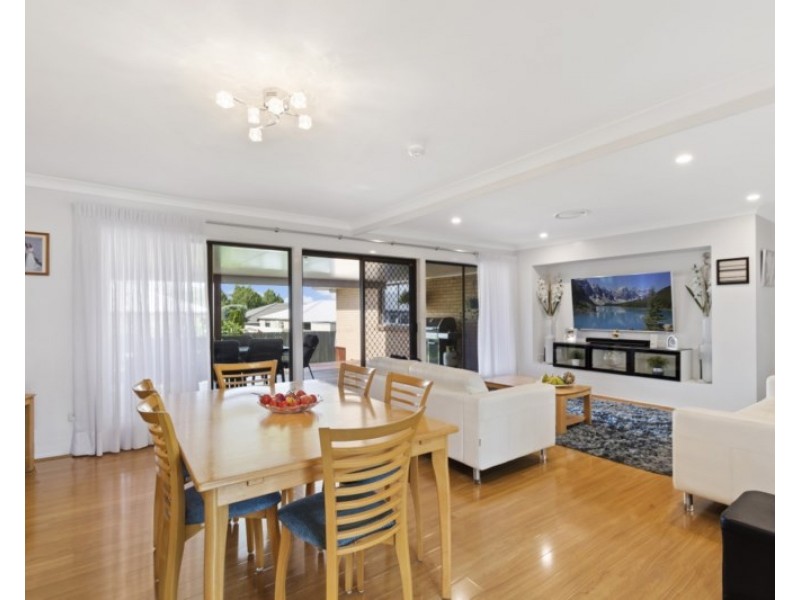 318 Ramsay Street, Middle Ridge QLD 4350