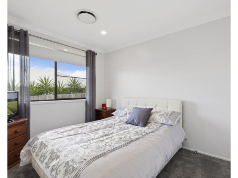 318 Ramsay Street, Middle Ridge QLD 4350