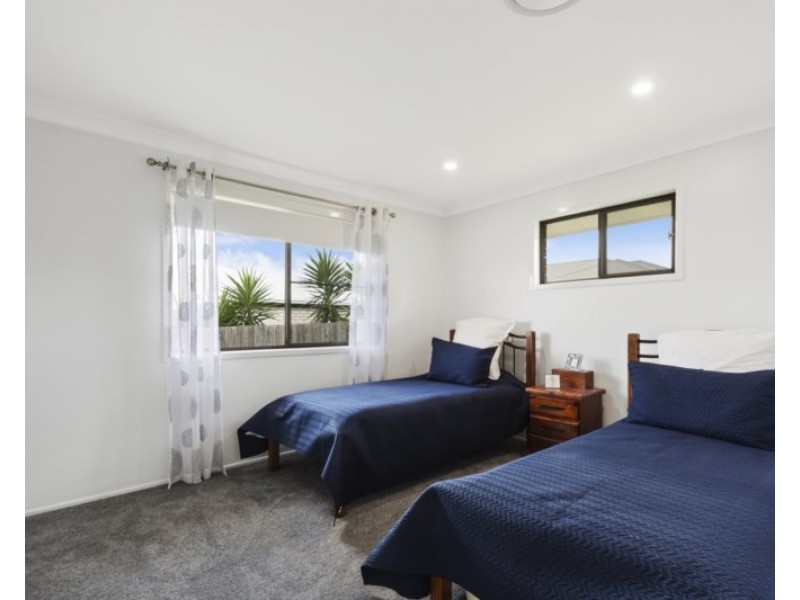 318 Ramsay Street, Middle Ridge QLD 4350