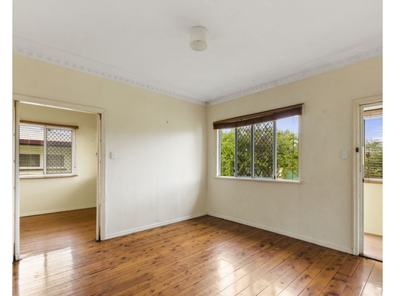 7 Tancred Avenue, Newtown QLD 4350