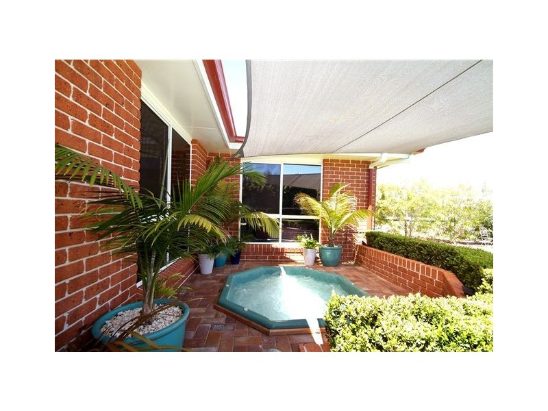 16 Stratford Drive, Wyreema QLD 4352