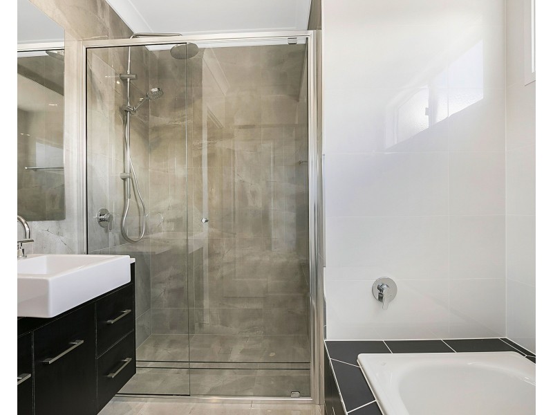 2/180 Spring Street, Middle Ridge QLD 4350