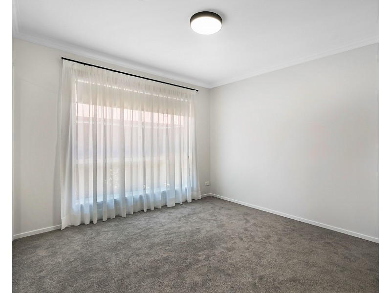 2/180 Spring Street, Middle Ridge QLD 4350