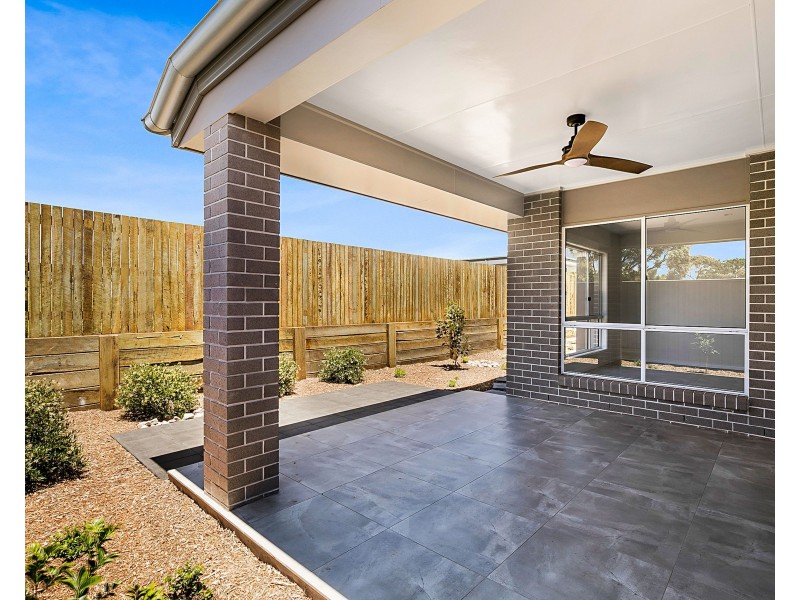 2/180 Spring Street, Middle Ridge QLD 4350