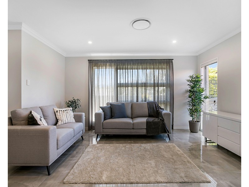 2/180 Spring Street, Middle Ridge QLD 4350