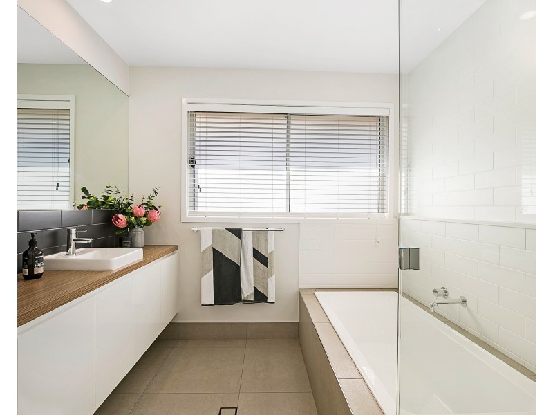 20 Graves Drive, Kearneys Spring QLD 4350