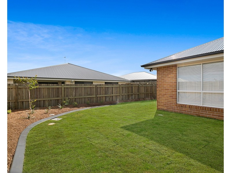 20 Graves Drive, Kearneys Spring QLD 4350