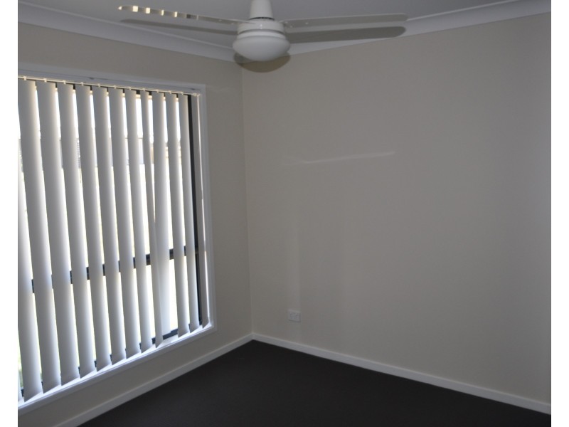 2/27 Weebah Place, Cambooya QLD 4358