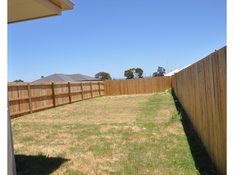 2/27 Weebah Place, Cambooya QLD 4358