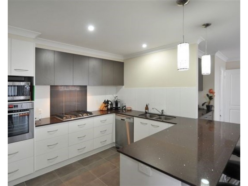 17 Schneider Court, Middle Ridge QLD 4350