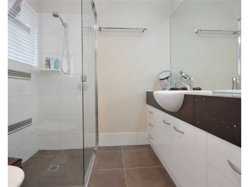 17 Schneider Court, Middle Ridge QLD 4350