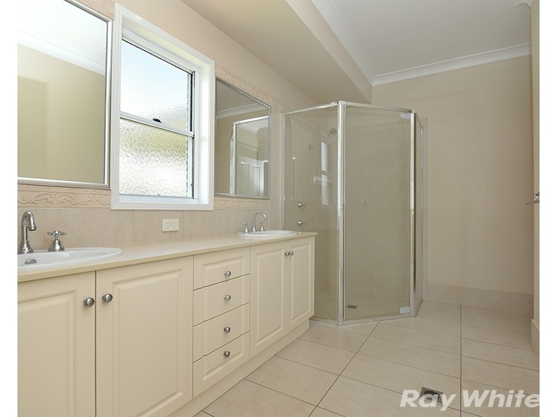 18 Bass Street, Cabarlah QLD 4352