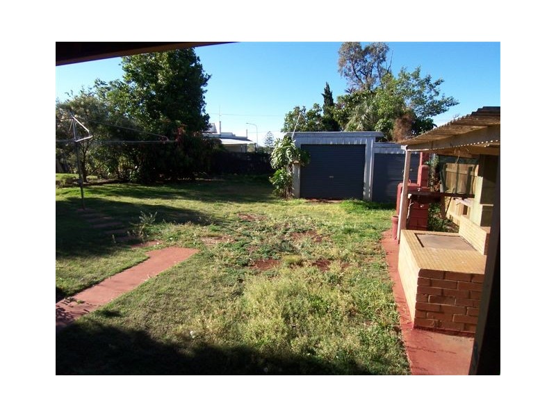 11 Peak Street, Harristown QLD 4350