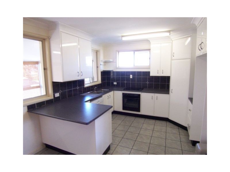 11 Peak Street, Harristown QLD 4350