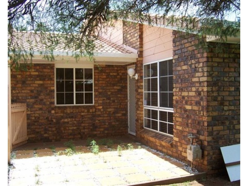 4/4-6 Crosby Street, Darling Heights QLD 4350