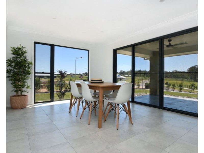 28 Graves Drive, Kearneys Spring QLD 4350