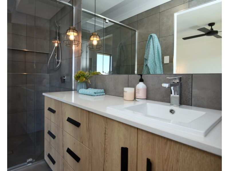 28 Graves Drive, Kearneys Spring QLD 4350