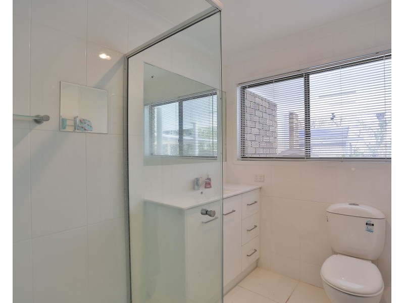 8 Dippel Street, Middle Ridge QLD 4350