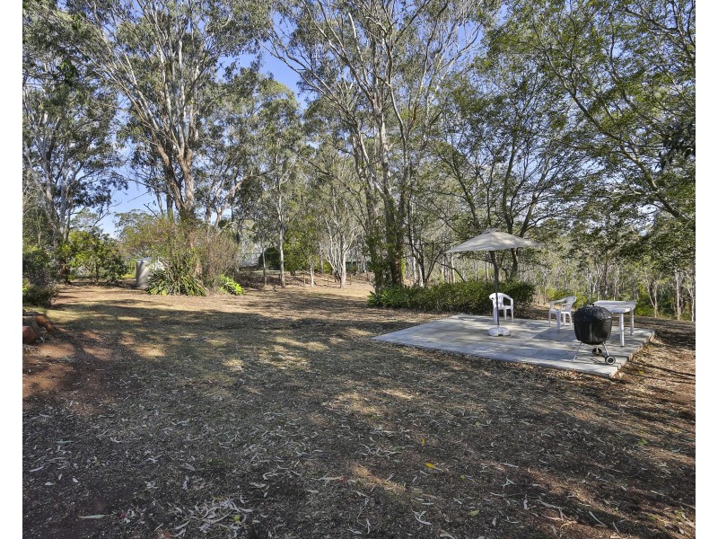 8 Dippel Street, Middle Ridge QLD 4350