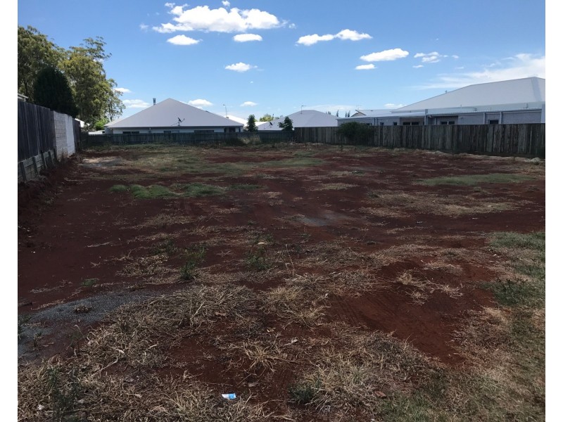 5 Daniells Close, Middle Ridge QLD 4350