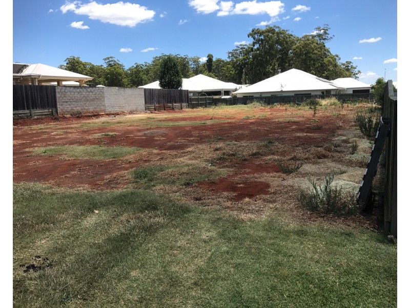 5 Daniells Close, Middle Ridge QLD 4350