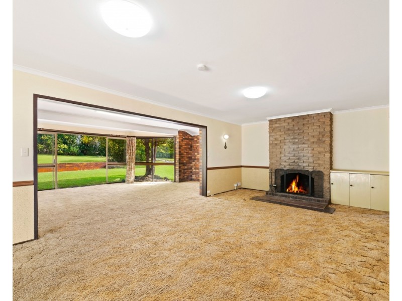 8 Bradys Road, Highfields QLD 4352