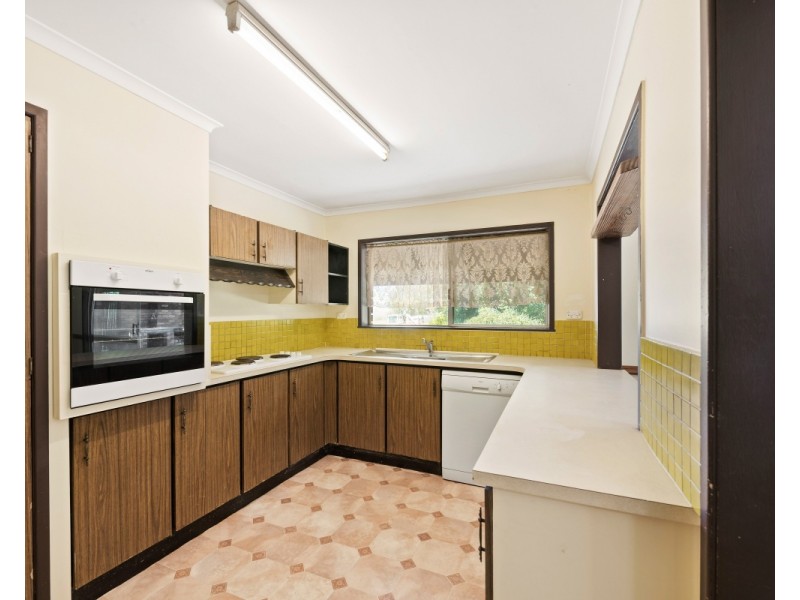 8 Bradys Road, Highfields QLD 4352