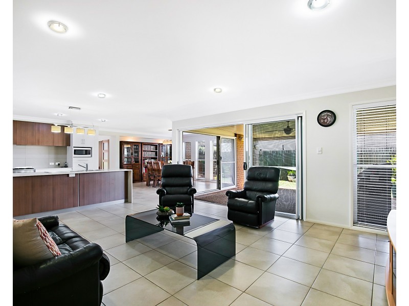 322 Ramsay Street, Middle Ridge QLD 4350