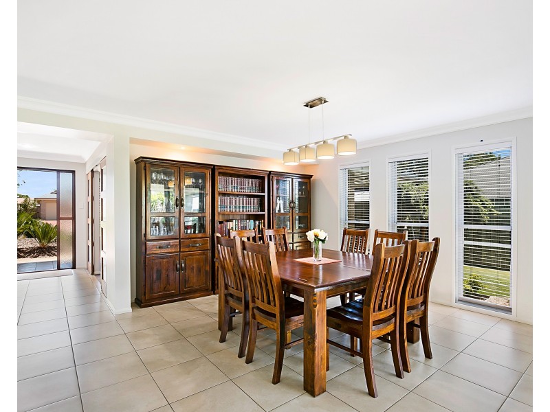 322 Ramsay Street, Middle Ridge QLD 4350