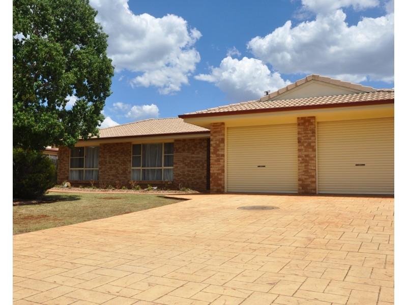 8 Pixie Drive, Kearneys Spring QLD 4350