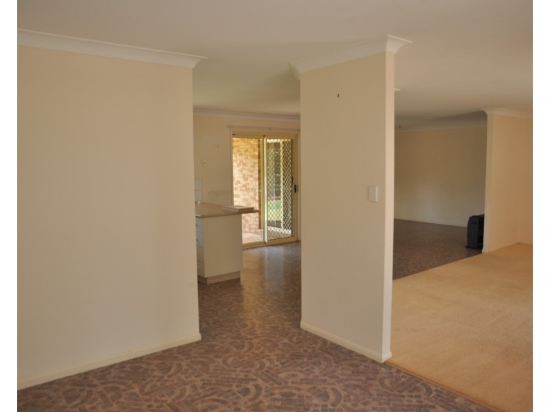 8 Pixie Drive, Kearneys Spring QLD 4350