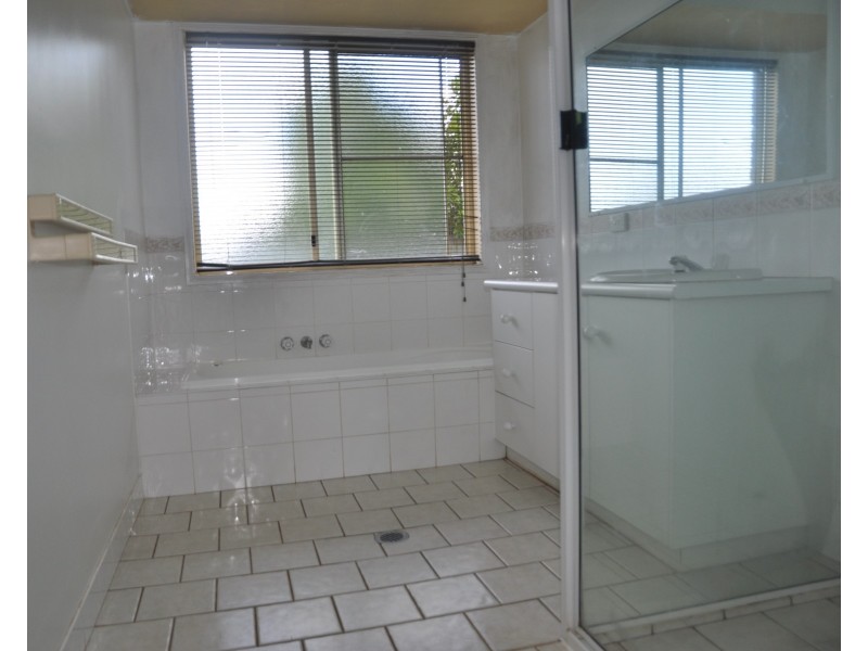 8 Pixie Drive, Kearneys Spring QLD 4350