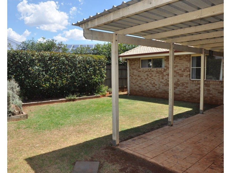 8 Pixie Drive, Kearneys Spring QLD 4350