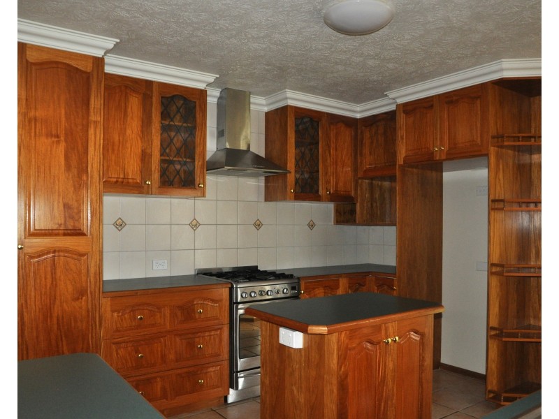 142 Spring Street, Middle Ridge QLD 4350