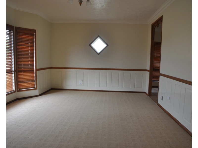 142 Spring Street, Middle Ridge QLD 4350